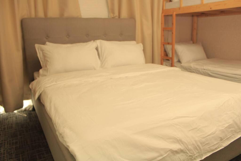 A2J Luxury 1Br Balcony Suite Near Venice Mall Bgc 마닐라 외부 사진